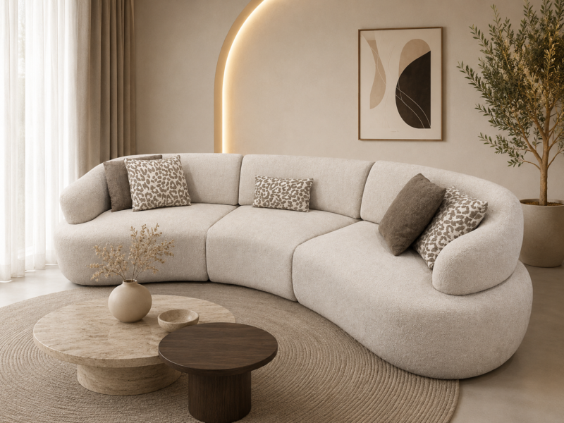 Ημικυκλικός καναπές Bean με μοντέρνο design, μηχανισμούς ανάκλισης και μπεζ επένδυση.
